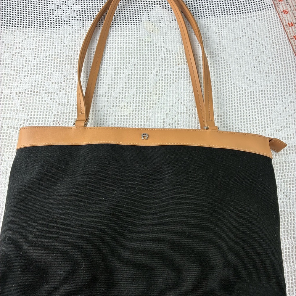 Elegant Black and Tan Tote Bag Etienne Aiger.In great condition